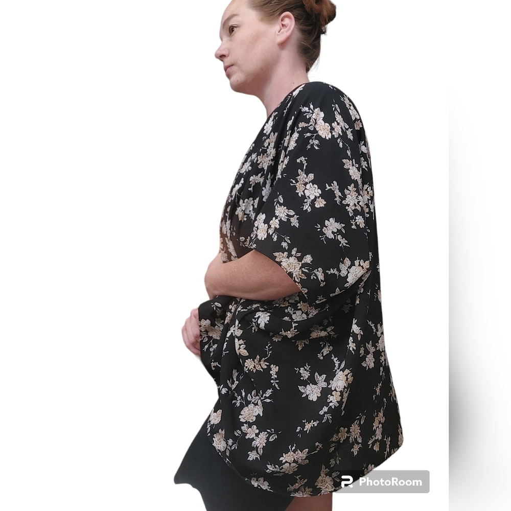 Black Floral Kimono OS